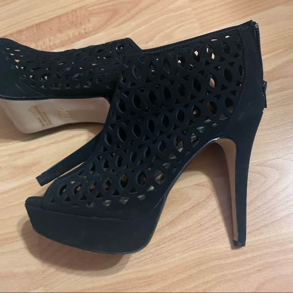 Black long heels - Picture 2 of 5